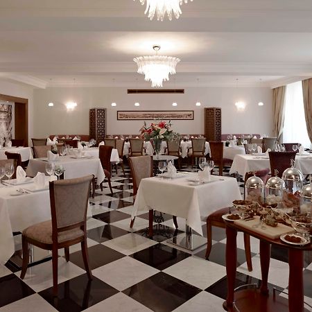 Pera Palace Hotel Istanbul Exterior photo Restaurant