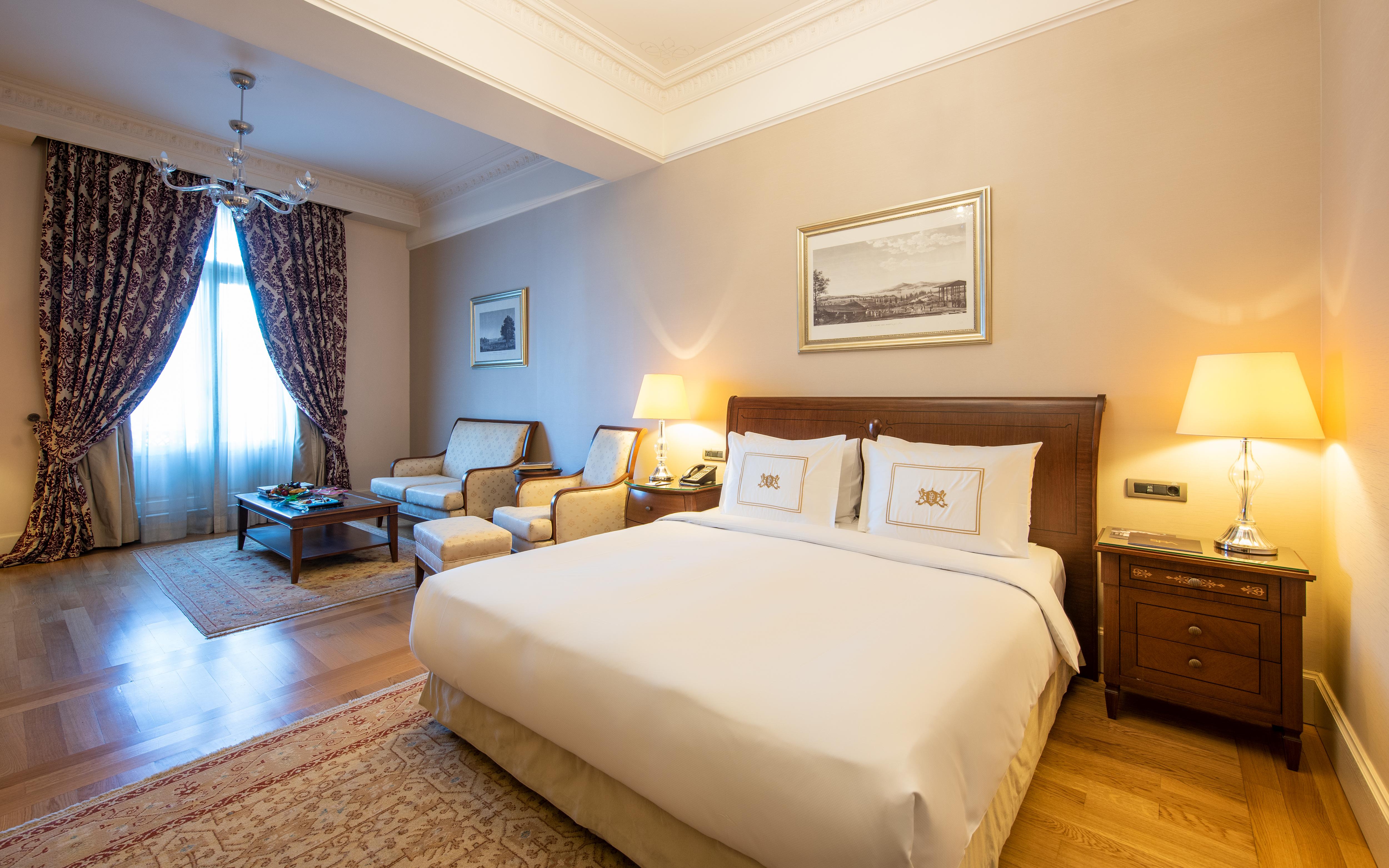 Pera Palace Hotel Istanbul Exterior photo A room at the hotel