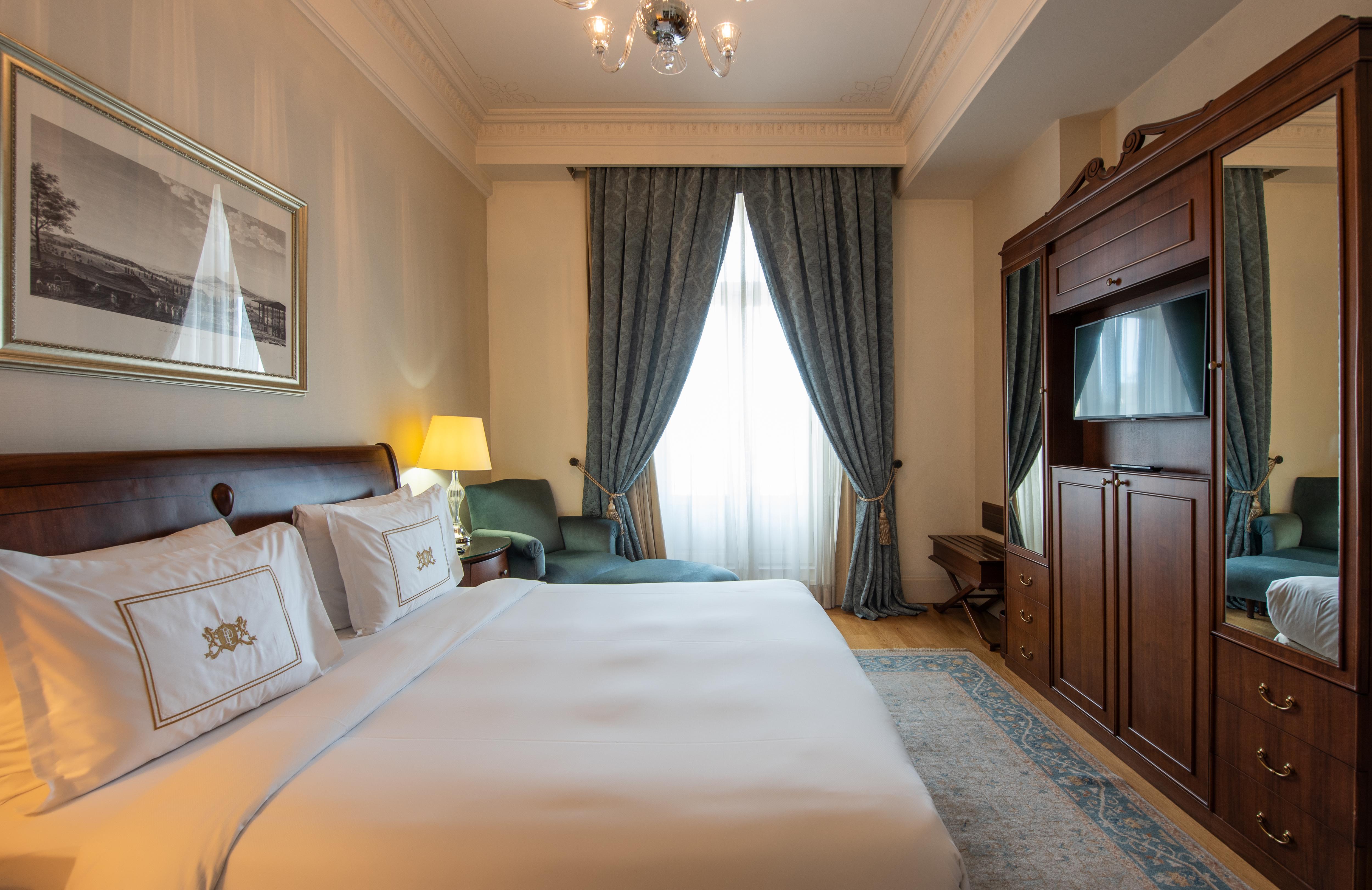 Pera Palace Hotel Istanbul Exterior photo A bedroom at the hotel