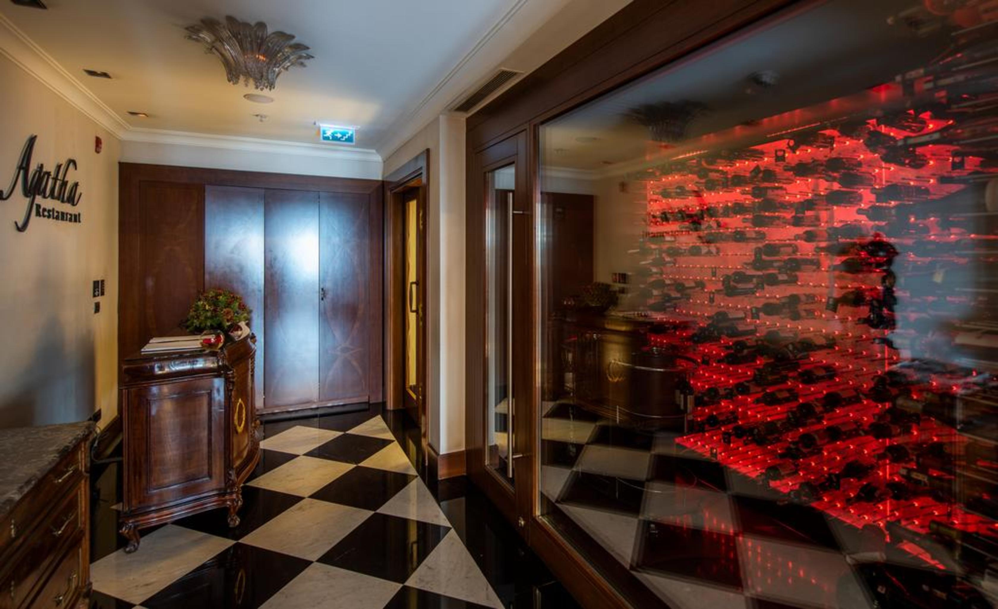 Pera Palace Hotel Istanbul Exterior photo The lobby of the hotel