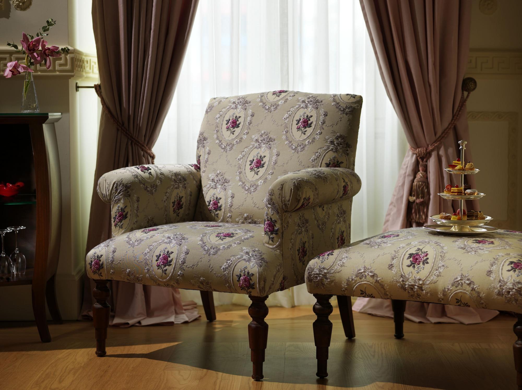 Pera Palace Hotel Istanbul Exterior photo A chintz-covered chair