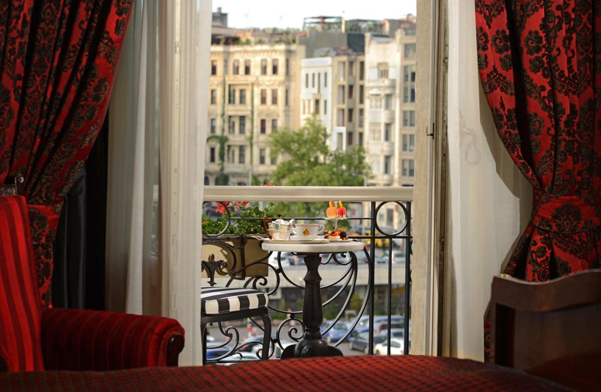 Pera Palace Hotel Istanbul Exterior photo A typical room at the hotel