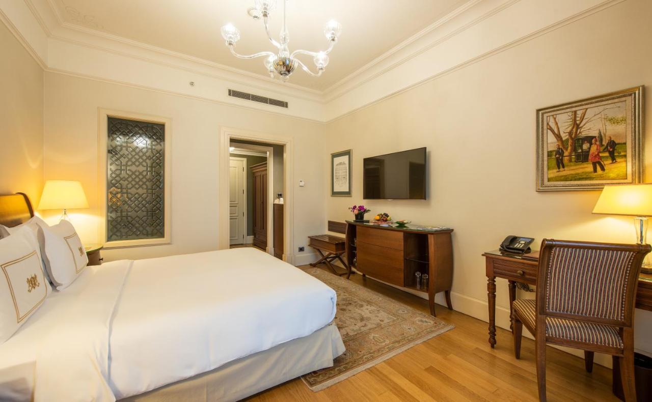 Pera Palace Hotel Istanbul Exterior photo A room at the Taj Mahal Palace