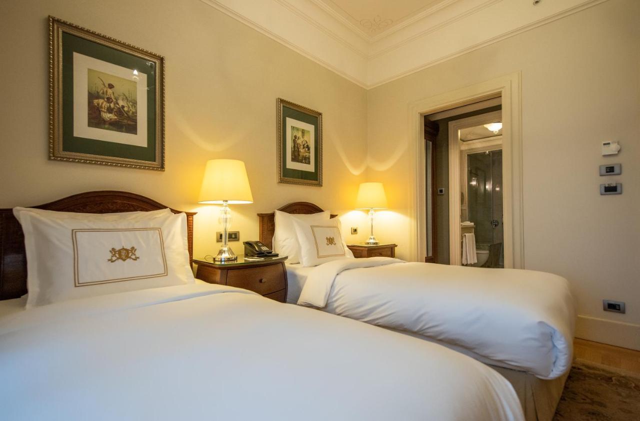 Pera Palace Hotel Istanbul Exterior photo A room at the hotel