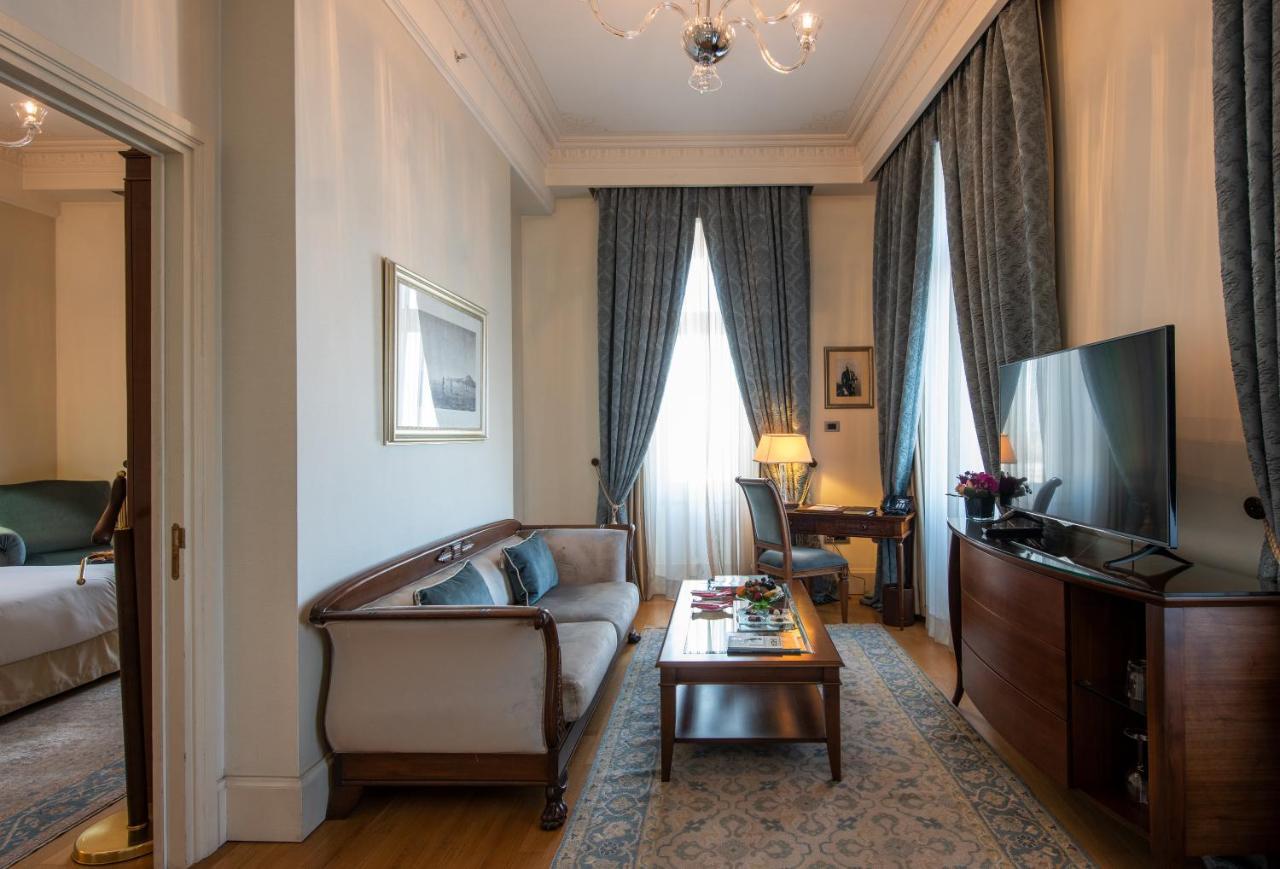 Pera Palace Hotel Istanbul Exterior photo A suite at the hotel