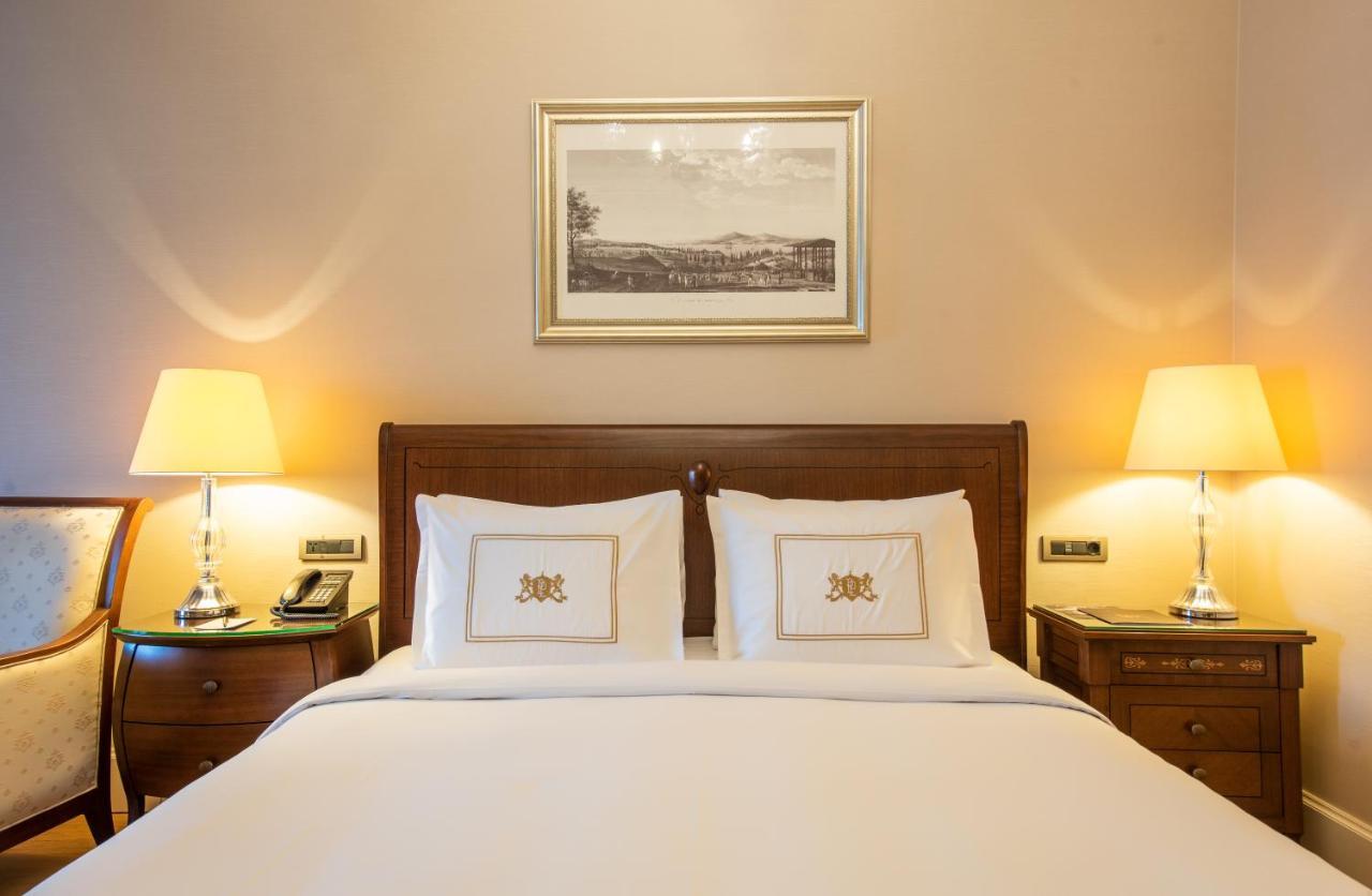 Pera Palace Hotel Istanbul Exterior photo A bedroom at the hotel