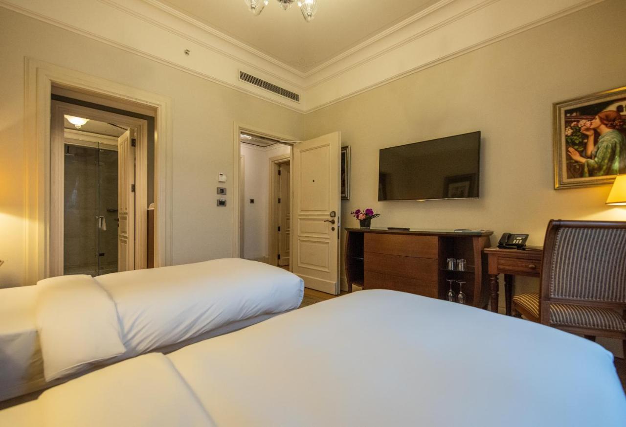 Pera Palace Hotel Istanbul Exterior photo A room at the hotel