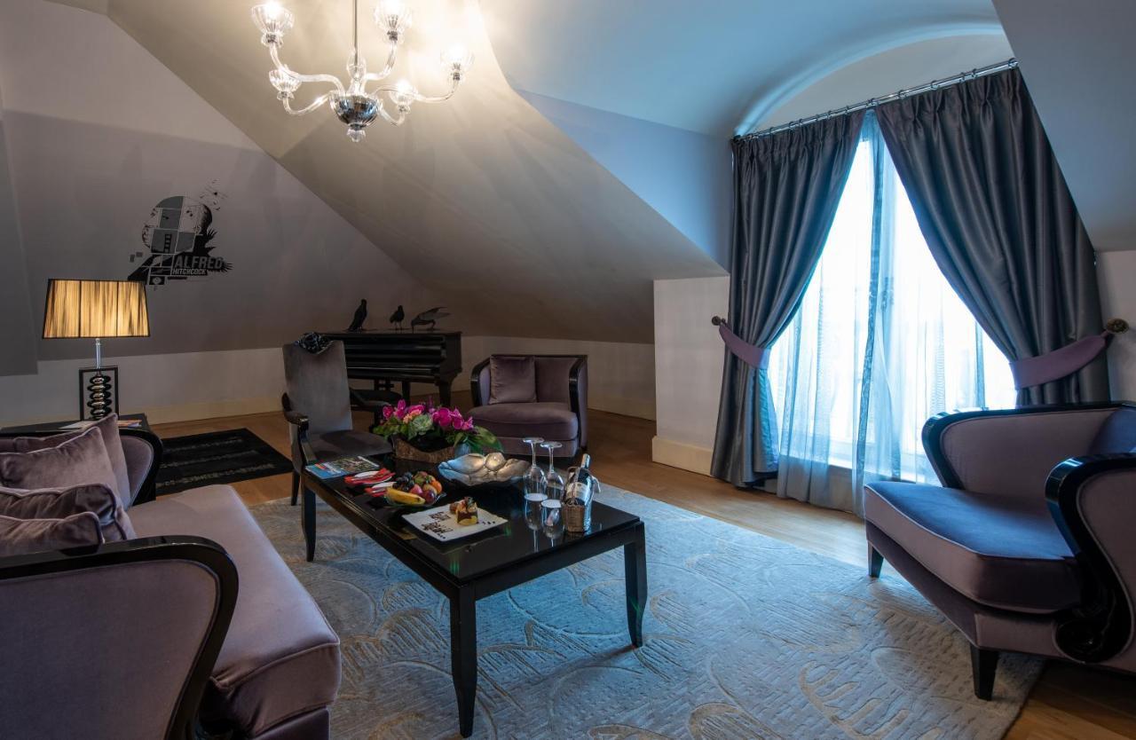 Pera Palace Hotel Istanbul Exterior photo Suite