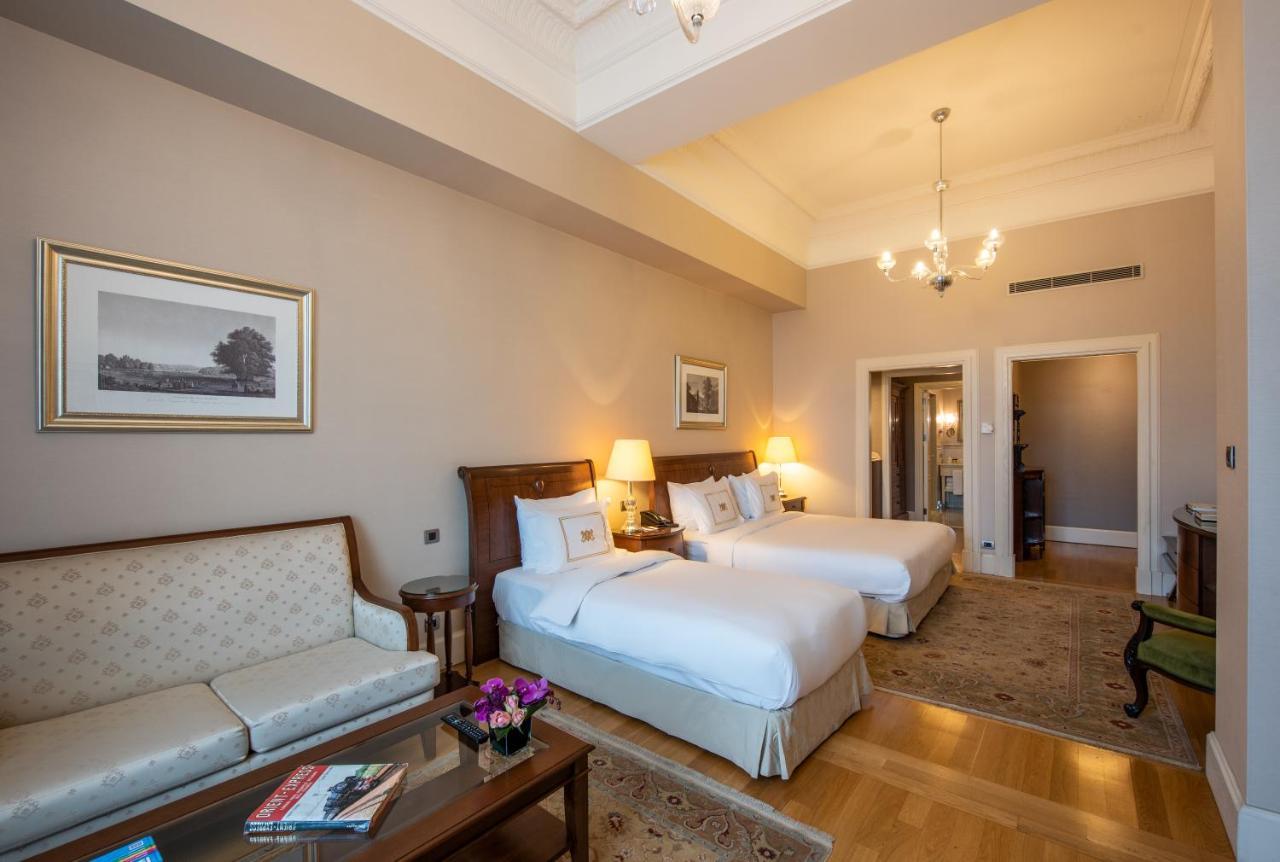 Pera Palace Hotel Istanbul Exterior photo A room at the hotel
