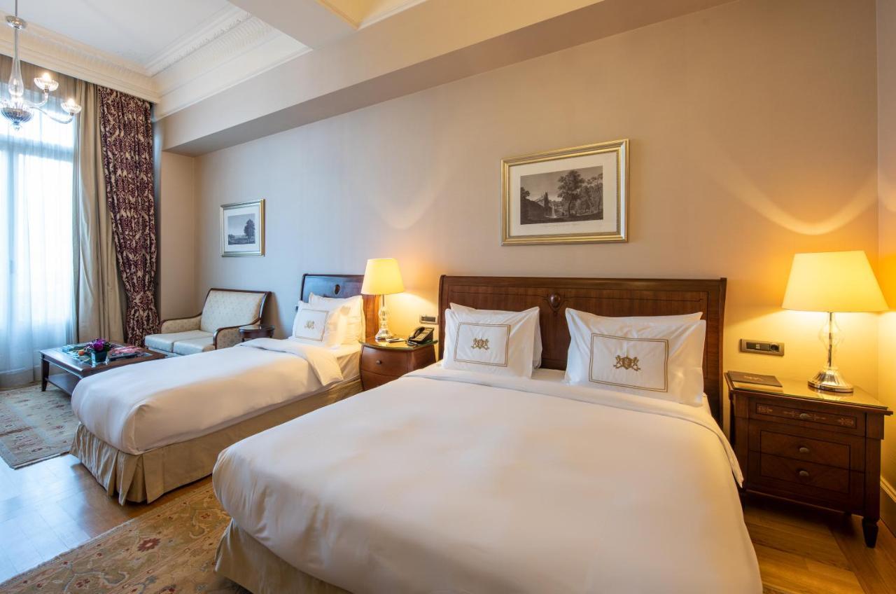 Pera Palace Hotel Istanbul Exterior photo A room at the hotel