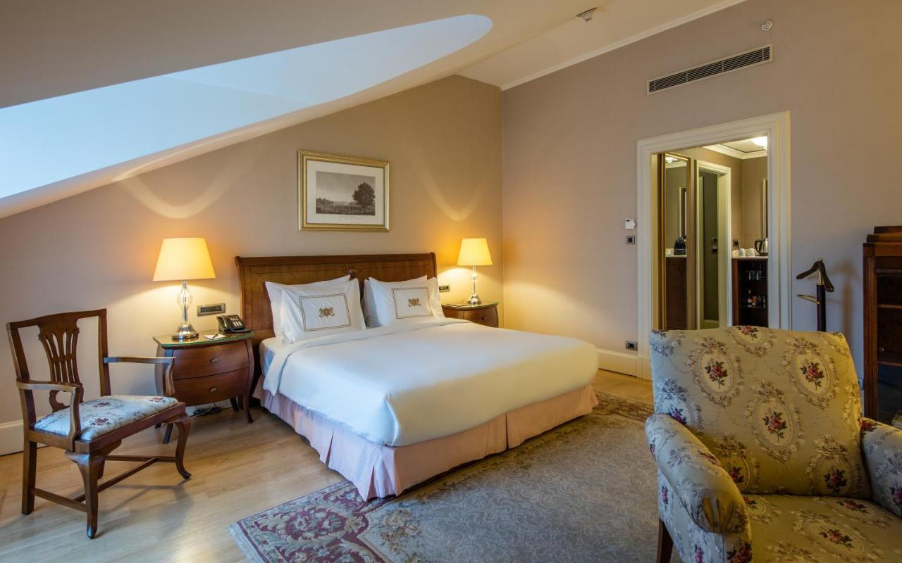 Pera Palace Hotel Istanbul Exterior photo A suite at the hotel